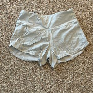 Lululemon size 2 white speed-up short 4”